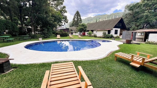 14 outdoor pools