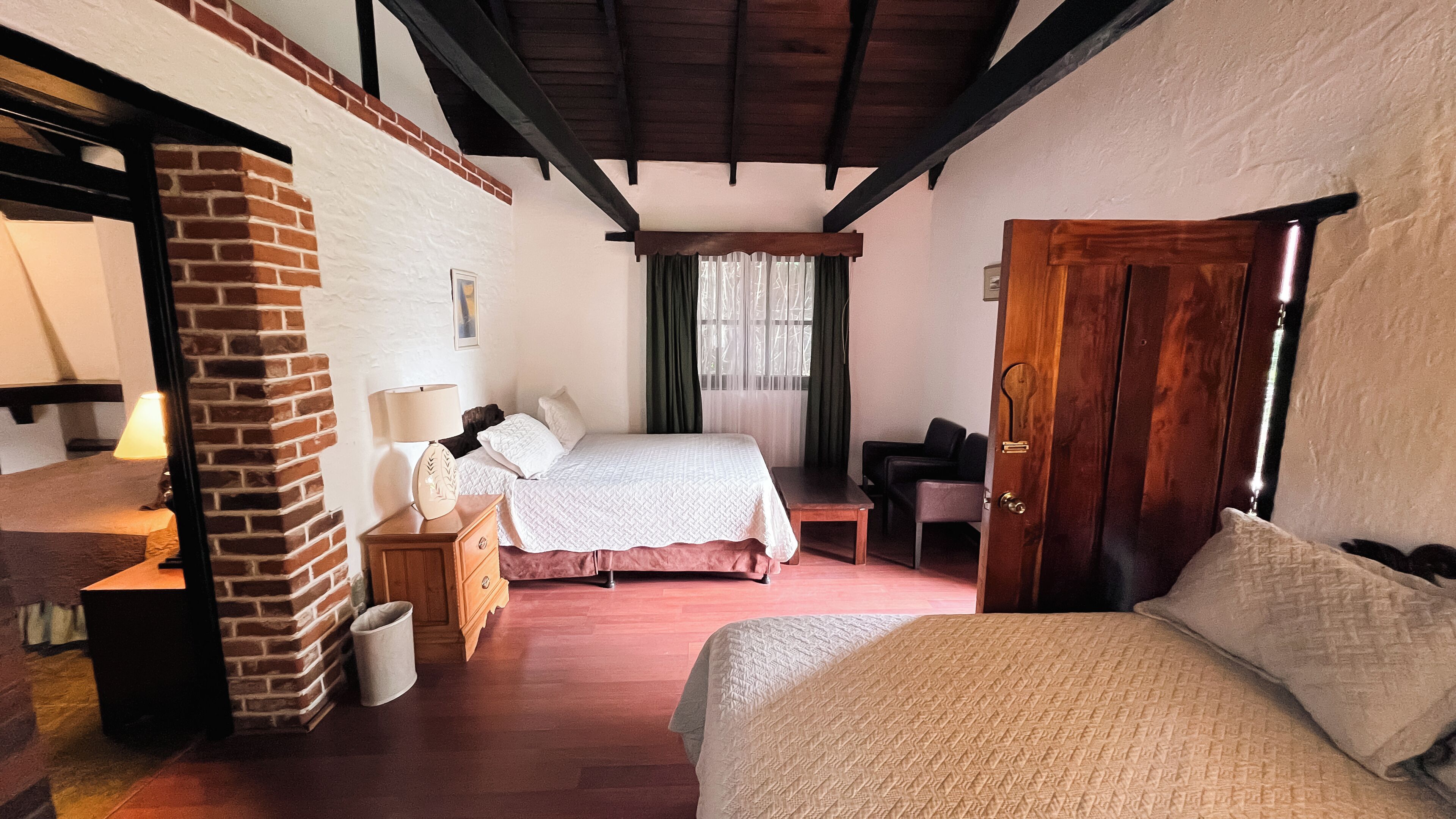 Ropa de cama de alta calidad, cubrecamas y escritorio 