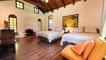 Ropa de cama de alta calidad, cubrecamas y escritorio