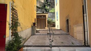 Enceinte de lâhĂ©bergement