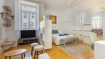 1 slaapkamer, een kluis op de kamer, een bureau