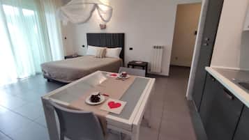 1 Schlafzimmer, BĂŒgeleisen/BĂŒgelbrett, WLAN, BettwĂ€sche