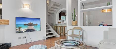 Smart TV, fireplace, stereo