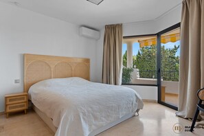 2 bedrooms, iron/ironing board, travel cot, free WiFi