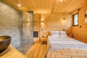 Sèche-cheveux, serviettes fournies