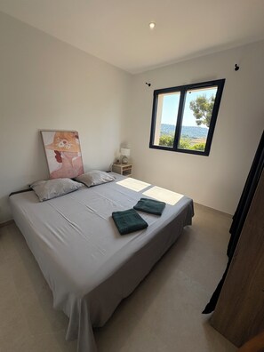 2 عدّة غرف نوم ومكواة/لوح كي وسرير سفر وواي فاي مجانًا