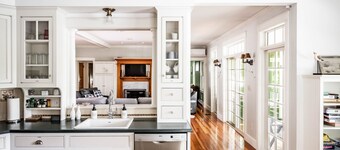 Riverfront Home w/ Private Dock, Kayaks, Close To Dock Square! Dogs Allowed!