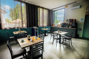 Bao gồm bữa sáng buffet hàng ngày