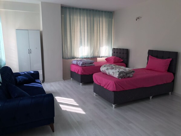 스탠다드 스튜디오 | 책상, 방음 설비, 무료 WiFi, 침대 시트