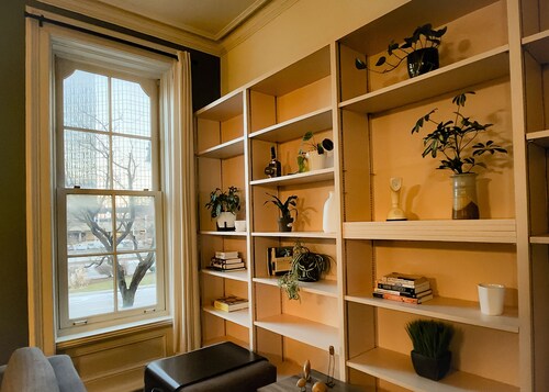 Spacious & historic residence in downtown, a 15-min walk to most venues & events