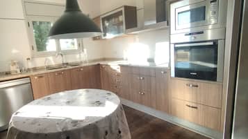 Mikrobølgeovn, ovn, kogeplade, opvaskemaskine