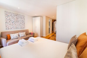 2 bedrooms, in-room safe, iron/ironing board, free WiFi