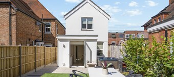 New Home near Sandbanks + Hot Tub + Sleeps 9 guests. 3 x bathrooms