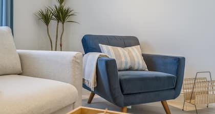 New Home near Sandbanks + Hot Tub + Sleeps 9 guests. 3 x bathrooms