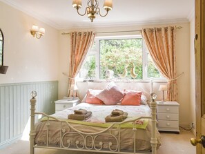 1 quarto, Wi-Fi de cortesia, roupa de cama