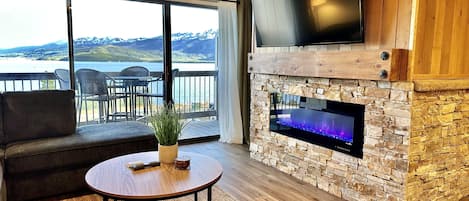 Smart TV, fireplace