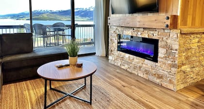 Cozy, Modern Lakeside Condo