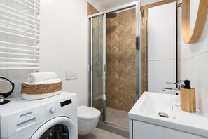 Shower, towels - Cozy&modern Garbary by Renters (Poznan)
