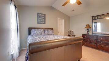 4 Schlafzimmer, Schreibtisch, Bügeleisen/Bügelbrett, WLAN