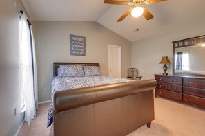 4 Schlafzimmer, Schreibtisch, Bügeleisen/Bügelbrett, WLAN