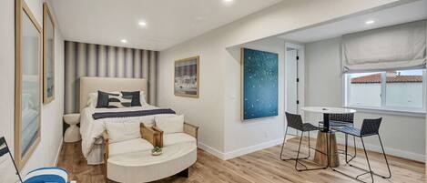 アイロン / アイロン台、WiFi (無料)、ベッドシーツ