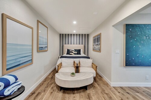 AZUL on Avenida Del Mar, 5 Suites (1/2 Mile to the PIER!)