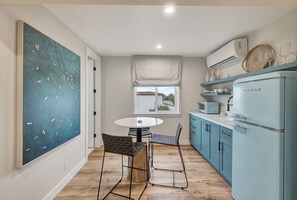 Fridge, coffee/tea maker, toaster, cookware/dishes/utensils - AZUL on Avenida Del Mar, 5 Suites (1/2 Mile to the PIER!) (San Clemente)