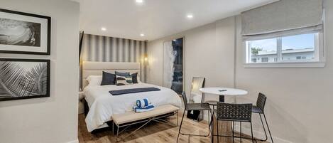 アイロン / アイロン台、WiFi (無料)、ベッドシーツ