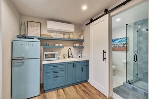 Haartrockner, Handtücher, Toilettenpapier