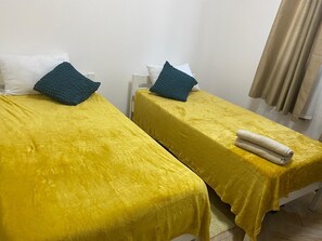 2 chambres, fer et planche à repasser, Wi-Fi gratuit, draps fournis
