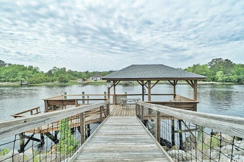 Beach Themed Condo Minutes From Ocean w/ Private Pools & Hot Tubs