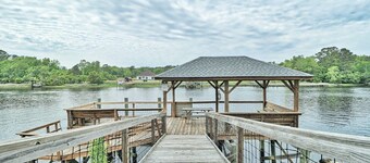 Beach Themed Condo Minutes From Ocean w/ Private Pools & Hot Tubs