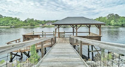 Beach Themed Condo Minutes From Ocean w/ Private Pools & Hot Tubs