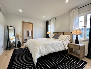 3 habitaciones, tabla de planchar con plancha, wifi y ropa de cama