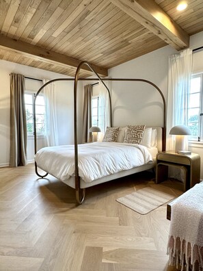 3 chambres, fer et planche à repasser, Wi-Fi, draps fournis