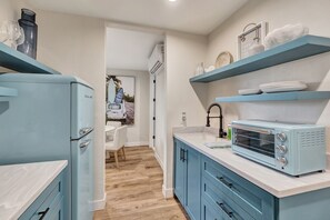 Fridge, dishwasher, coffee/tea maker, toaster