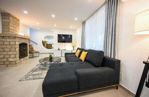 Smart TV, chimenea y tenis de mesa 