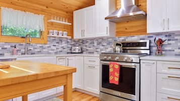 Fridge, stovetop, dishwasher, coffee/tea maker