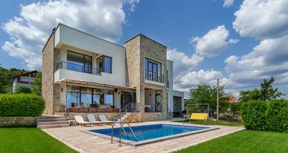 Villa Poemia- a boutique villa with unique sea view- 5 min from the beach!