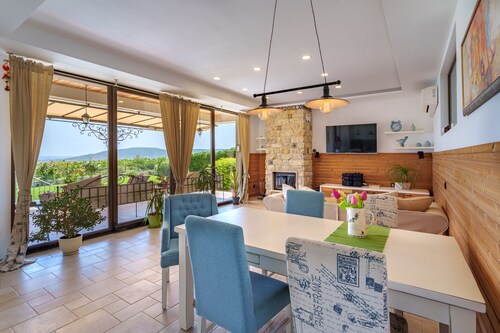 Villa Poemia- a boutique villa with unique sea view- 5 min from the beach!