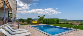 Villa Poemia- a boutique villa with unique sea view- 5 min from the beach!