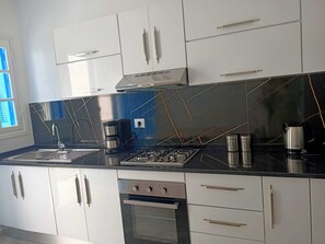 Mikrobølgeovn, ovn og kokeplater