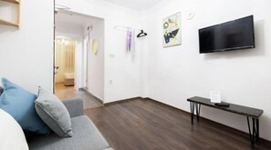Departamento familiar, varias camas, cocina, vista a la ciudad | Área de sala de estar