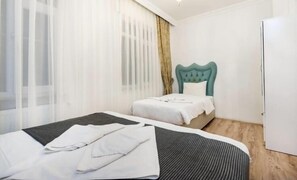 Appartement Familial, plusieurs lits, cuisine, vue ville | 1 chambre, rideaux occultants, fer et planche à repasser, Wi-Fi gratuit