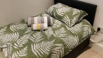 3 bedrooms, iron/ironing board, WiFi, bed sheets