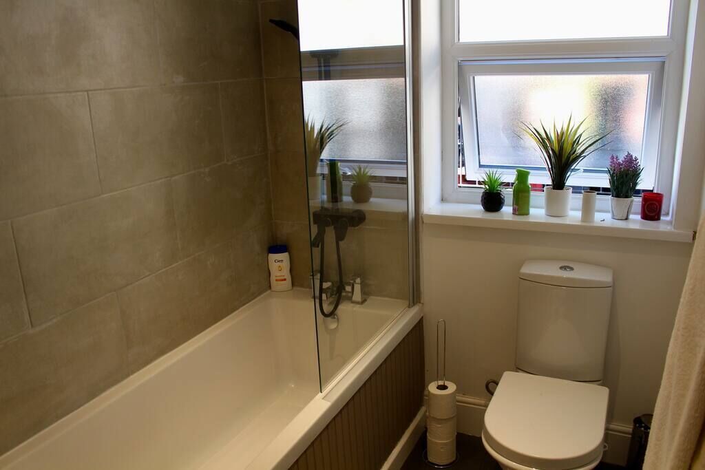 Bathtub, hair dryer, towels