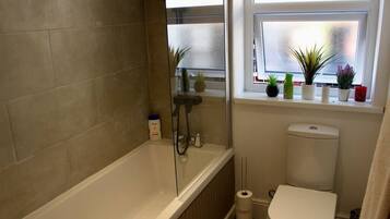 Bathtub, hair dryer, towels