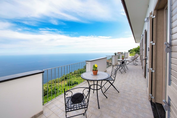 Outdoor dining - Villa in Amalfi , Coastal Escape , Italy Coast (Amalfi)
