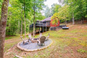 Property grounds - True Log Cabin near Helen, Ga, secluded and peaceful oasis. (Sautee Nacoochee)