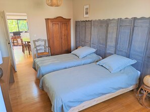 3 dormitorios, escritorio, tabla de planchar con plancha y wifi gratis